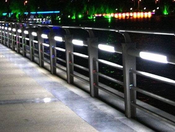 燈光護欄