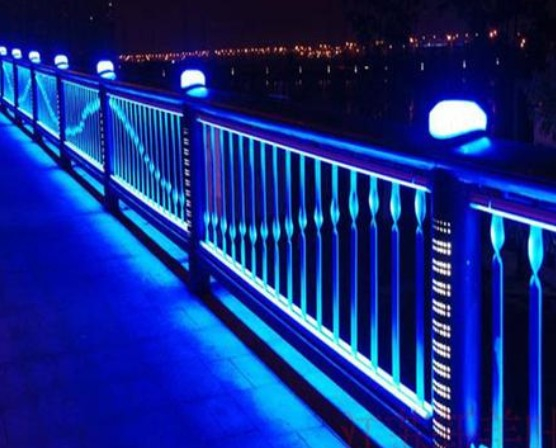 燈光護欄